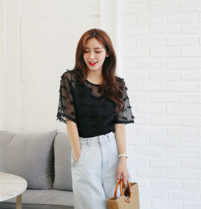 Nhìn Hạ Vi mà rút kinh nghiệm, nàng nào vai to ngang và thô chỉ nên chọn 4 kiểu đồ này để tránh khoe thân hình lực điền - Ảnh 11.