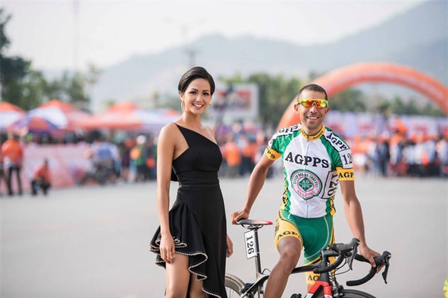 Hoa hậu HHen Niê nổi bật với nhan sắc và thần thái, điều duy nhất gây khó hiểu lại chính là chiếc váy - Ảnh 4.