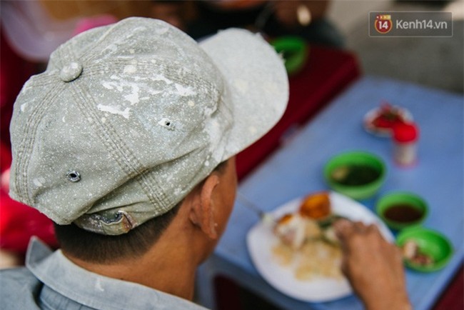 Cô bán cơm dễ thương hết sức ở Sài Gòn: 10 ngàn cũng bán, khách nhiêu tiền cũng có cơm ăn” - Ảnh 10.