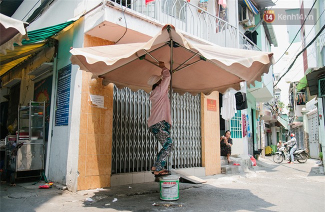 Cô bán cơm dễ thương hết sức ở Sài Gòn: 10 ngàn cũng bán, khách nhiêu tiền cũng có cơm ăn” - Ảnh 15.
