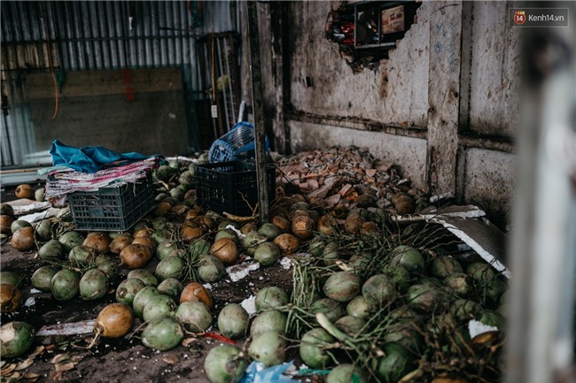 Nhiều tiểu thương khóc ngất sau vụ cháy chợ Quang: Cháy hết rồi, hết sạch sành sanh... - Ảnh 6.
