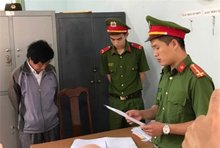 Hieu truong nhan hang tram trieu 'phi chay viec' nhu the nao? hinh anh 2