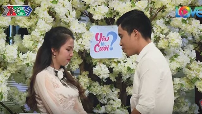 dan ban gai tron di phuot, chang trai bi “bo vo” tat giua duong - 5