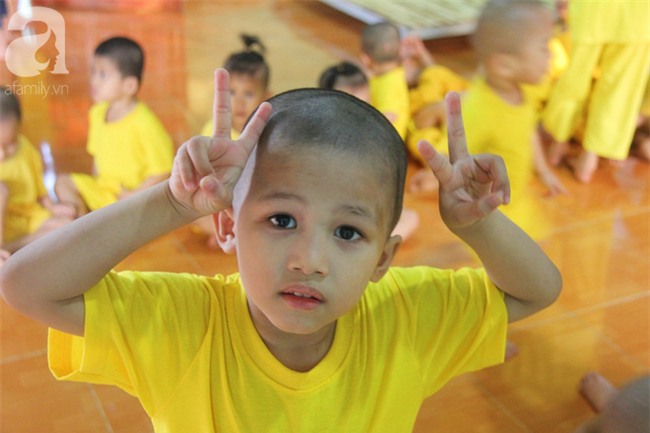 Tình hình hiện tại của bé não úng thủy Đức Lộc cùng với hơn 100 đứa trẻ bị bố mẹ bỏ rơi ở mái ấm Đức Quang - Ảnh 12.