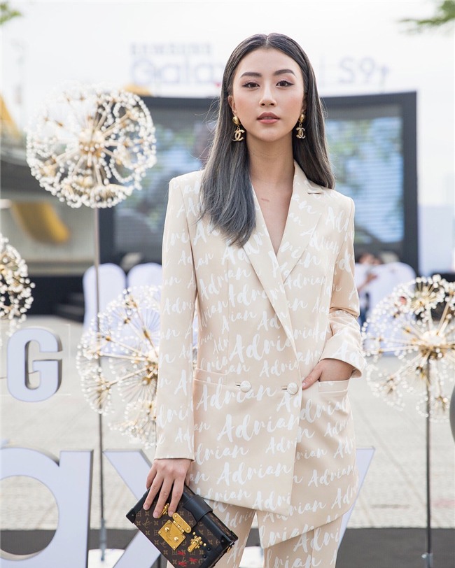 Từ bỏ mái tóc đen làm nên thương hiệu, Quỳnh Anh Shyn vẫn chất khỏi bàn với tóc nâu khói tây tây - Ảnh 2.