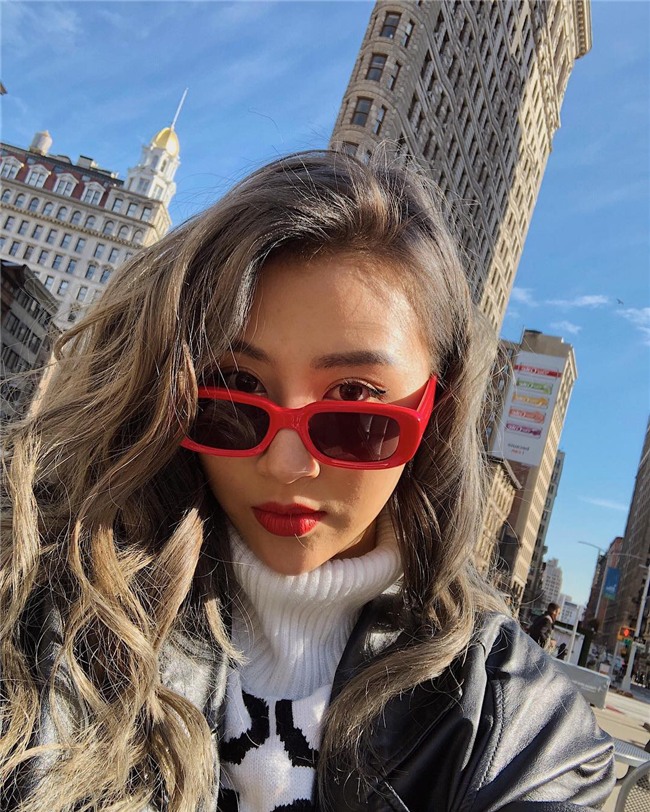 Từ bỏ mái tóc đen làm nên thương hiệu, Quỳnh Anh Shyn vẫn chất khỏi bàn với tóc nâu khói tây tây - Ảnh 5.