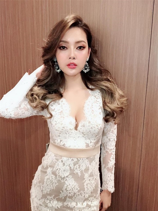 ban gai cu xinh nhu mong, goi cam cua le hieu di thi hoa hau hinh anh 10