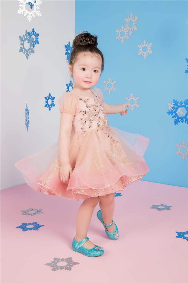 Elly Trần: Khi sinh Cadie, con khóc thôi cũng khiến tôi điên loạn, không thể đối phó được