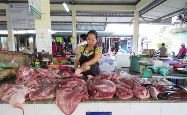 Chủ sạp thịt lợn mắc màn tuyn: “Tất cả vì an toàn thực phẩm”