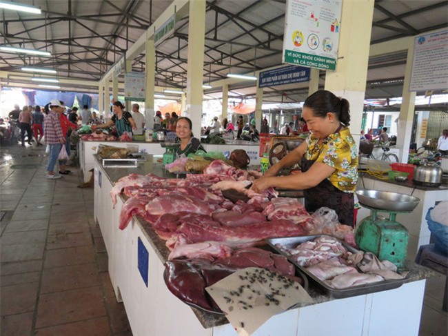 Chủ sạp thịt lợn mắc màn tuyn: “Tất cả vì an toàn thực phẩm” - Ảnh 2.