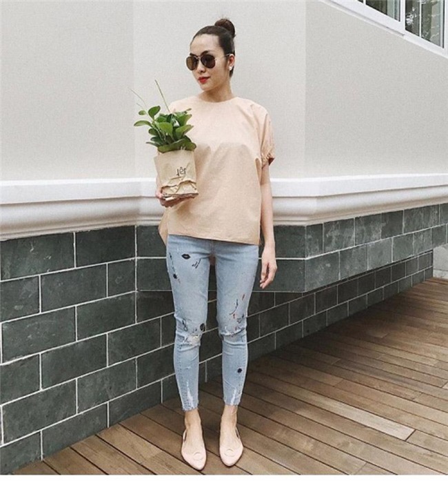 ngoai tang thanh ha, con 2 sao viet  cung khong man ma voi giay cao! - 2