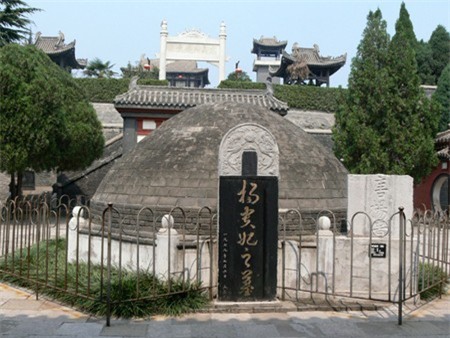 Viên ngọc nghìn tỷ trong mộ Từ Hy và những bí ẩn gây tranh cãi nhiều nhất trong lịch sử TQ - Ảnh 1.