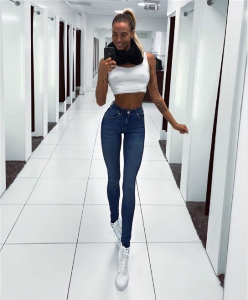 Màn lột xác ngoạn mục của cô nàng chân dài 110 cm từ vịt con xấu xí đến siêu mẫu ‘vạn người mê’ - Ảnh 4.