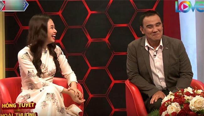 tham gia me chong nang dau, cap me vo con re gay sot vi qua giong nhau va hai huoc - 5