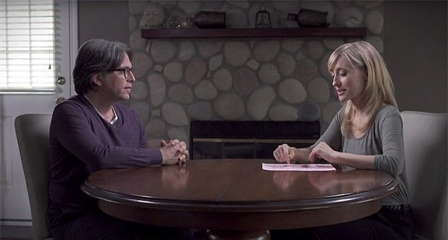 Bước đường sao nữ Smallville thành phó tướng tà giáo tình dục