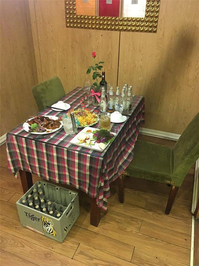 Câu chuyện cô gái trẻ bị bỏ bom ở nhà hàng đến 2 giờ sáng và hành động đẹp của chủ quán - Ảnh 3.