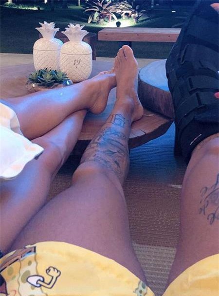 Neymar vui vẻ khoe ảnh hẹn hò bên người thương