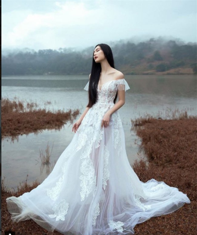 2 co gai viet duoc vi nhu tien nu, khien nguoi nhin "chet chim" trong suoi toc den hinh anh 1