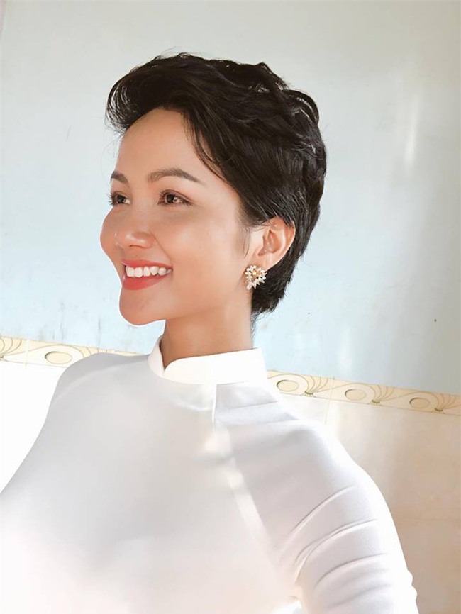 H'Hen Niê tóc ngắn nay lại ngắn hơn: Nhiều người khen nhưng cũng chẳng ít kẻ chê là "manly" quá - Ảnh 4.