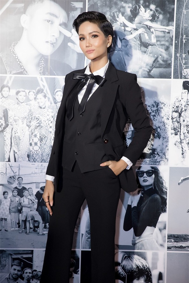 H'Hen Niê tóc ngắn nay lại ngắn hơn: Nhiều người khen nhưng cũng chẳng ít kẻ chê là "manly" quá - Ảnh 4.