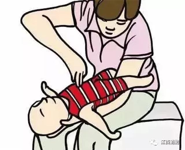 be gai 8 tuoi nuot cuc pin vao bung, hanh dong cua ba noi suyt lam chau mat mang - 4