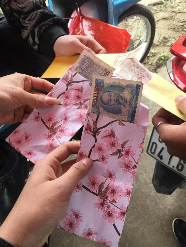 Cám cảnh anh chàng hì hục đi bê tráp hộ, cuối cùng nhận được một phong bao lì xì với chiếc lá xanh - Ảnh 7.