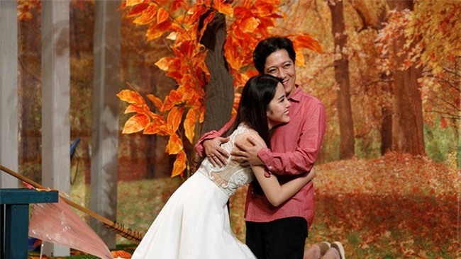 Lơ đẹp scandal của Trường Giang - Nam Em, Nhã Phương diện váy xuyên thấu lộ cả nội y - Tin sao Viet - Tin tuc sao Viet - Scandal sao Viet - Tin tuc cua Sao - Tin cua Sao