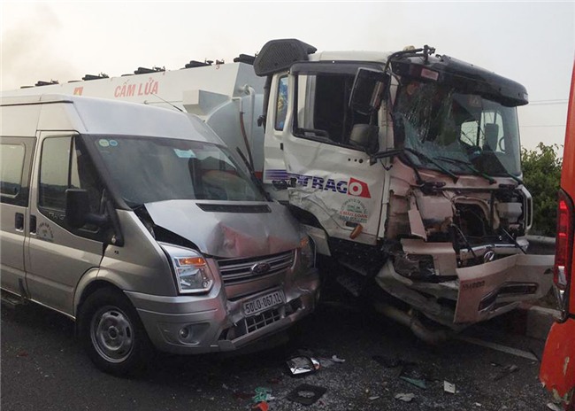 tai nạn,tông xe liên hoàn,tai nạn giao thông,tai nạn cao tốc