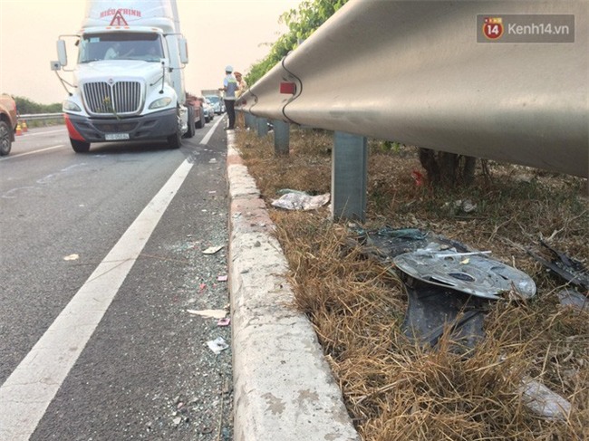 Chùm ảnh: Hiện trường vụ tai nạn liên hoàn trên cao tốc Long Thành - Dầu Giây vì khói rơm rạ mù mịt tấn công - Ảnh 11.