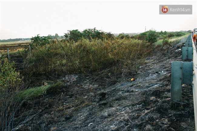 Chùm ảnh: Hiện trường vụ tai nạn liên hoàn trên cao tốc Long Thành - Dầu Giây vì khói rơm rạ mù mịt tấn công - Ảnh 15.