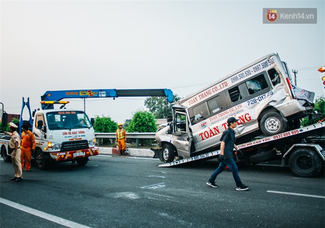 Chùm ảnh: Hiện trường vụ tai nạn liên hoàn trên cao tốc Long Thành - Dầu Giây vì khói rơm rạ mù mịt tấn công - Ảnh 17.