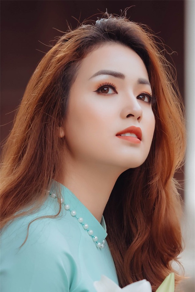 Nhưng sự thực thì bố mẹ của cô gái này đều là người Việt Nam, Phương Liên tâm sự rằng, từ bé đến lớn mọi người khi gặp cô lần đầu đều tưởng cô là con lai, bởi đôi mắt ấy có nét rất cuốn hút.