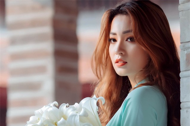 Liên cho biết đôi mắt nâu của cô là màu tự nhiên, không đeo kính áp tròng đổi màu.