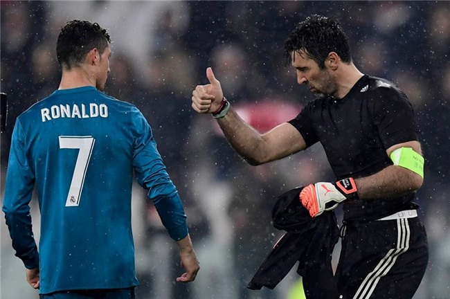 Buffon giơ ngón tay cái, khẳng định Ronaldo là số 1 - Ảnh 3.