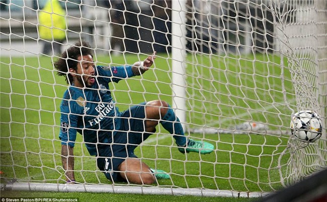 Buffon giơ ngón tay cái, khẳng định Ronaldo là số 1 - Ảnh 7.