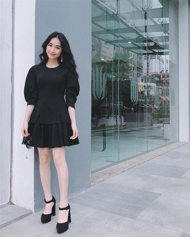 Vóc dáng nhỏ nhắn không phải là rào cản, 4 mỹ nhân này vẫn lên đồ đầy nữ tính và trẻ trung đẹp miễn bàn - Ảnh 15.