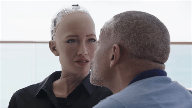 Robot Sophia nhận Will Smith làm anh trai mưa, không cho hôn nhưng vẫn nháy mắt thả thính - Ảnh 3.
