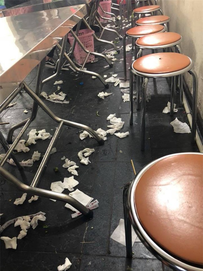 Những chiếc sọt rác không có rác: câu chuyện về sự tiện tay hay lối sống tùy tiện thiếu ý thức? - Ảnh 2.