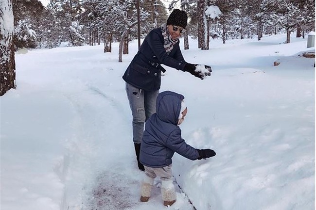 Sau 3 năm úp mở, Bé Gấu - con trai Thu Minh lần đầu lộ diện rõ mặt, lớn phổng phao khi đi diễn cùng mẹ - Ảnh 5.