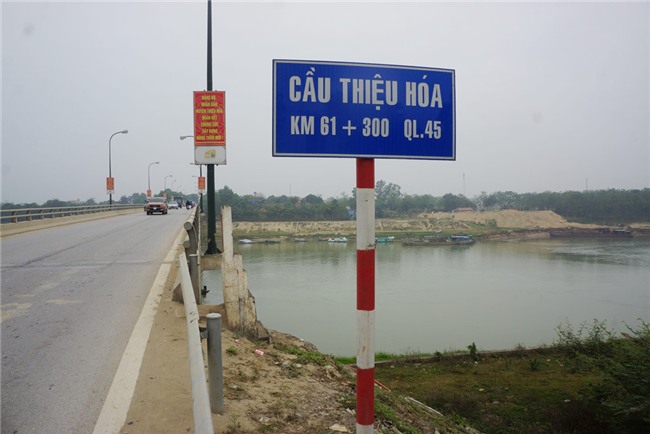 Nghĩ mình biết bơi nên tôi nhảy xuống sông cứu người thôi