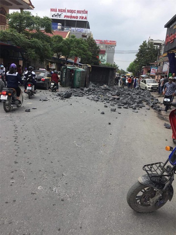 Vợ chồng tài xế bẻ lái cứu 2 nữ sinh đã nhận được 240 triệu của doanh nhân Nguyễn Hoài Nam-5