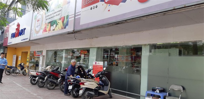 Hà Nội: Nỗi đau của gia đình bảo vệ siêu thị ngã xuống đất tử vong sau khi giằng co chiếc ô che nắng với dân phòng - Ảnh 1.