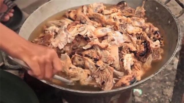 mon thit vut di ngoai bai rac tro thanh mon an khong the thieu trong khu o chuot - 1