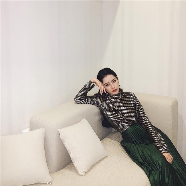 Chi Pu giờ đã biết chăm mặc váy điệu, đi giày cao gót xinh quá đây này - Ảnh 6.