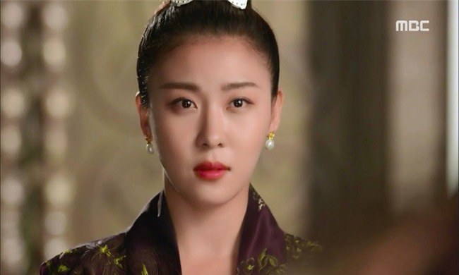 D&#249; đ&#227; bước sang tuổi 40 nhưng Ha Ji Won c&#243; b&#237; quyết g&#236; m&#224; vẫn trẻ trung như g&#225;i đ&#244;i mươi? - Ảnh 1.