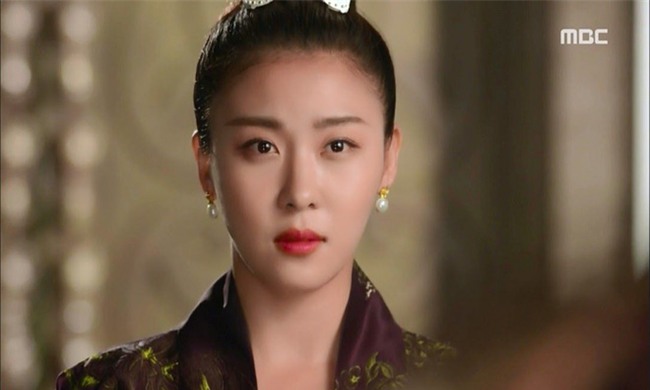 Dù đã bước sang tuổi 40 nhưng Ha Ji Won có bí quyết gì mà vẫn trẻ trung như gái đôi mươi? - Ảnh 1.