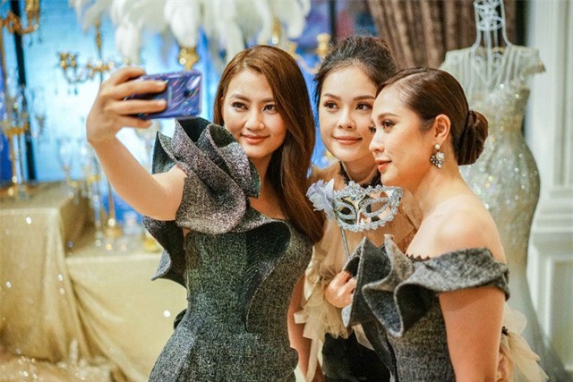 Khi mỹ nhân Việt đứng chung một hình, ai sẽ có thần thái nổi bật nhất? - Ảnh 13.