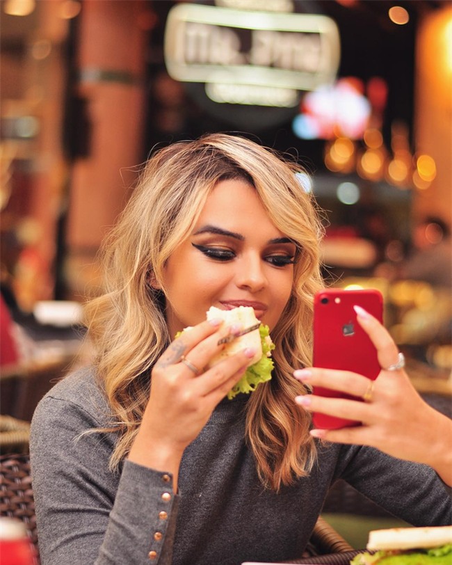 Cuộc sống đang yên lành bỗng xảy ra biến cố, cô gái nặng 139kg quyết định giảm cân và cuộc đời của cô cũng thay đổi từ đó - Ảnh 8.