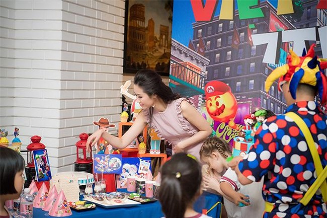 hh duong thuy linh tiet lo cach day "quy tu" hoc truong nghin do van xin me giao viec nha - 11