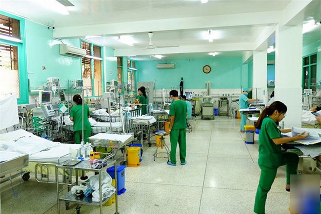 Bé gái 13 tuổi ở TP.HCM nghi nhảy từ lầu 3 trường học xuống đất nguy kịch: Do trầm cảm vì game?